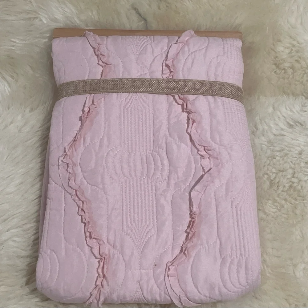 NEW Free Little BIrd Ruffle Baby Quilt Pink